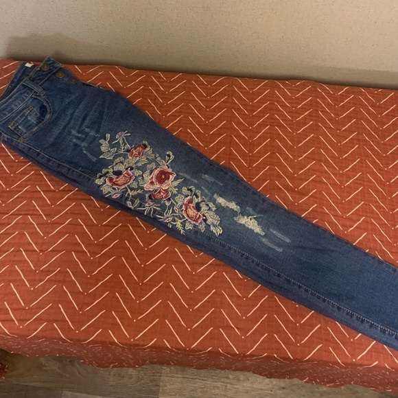 Machine - Skinny Jeans with Embroidered Flowers - Picture 5 of 6